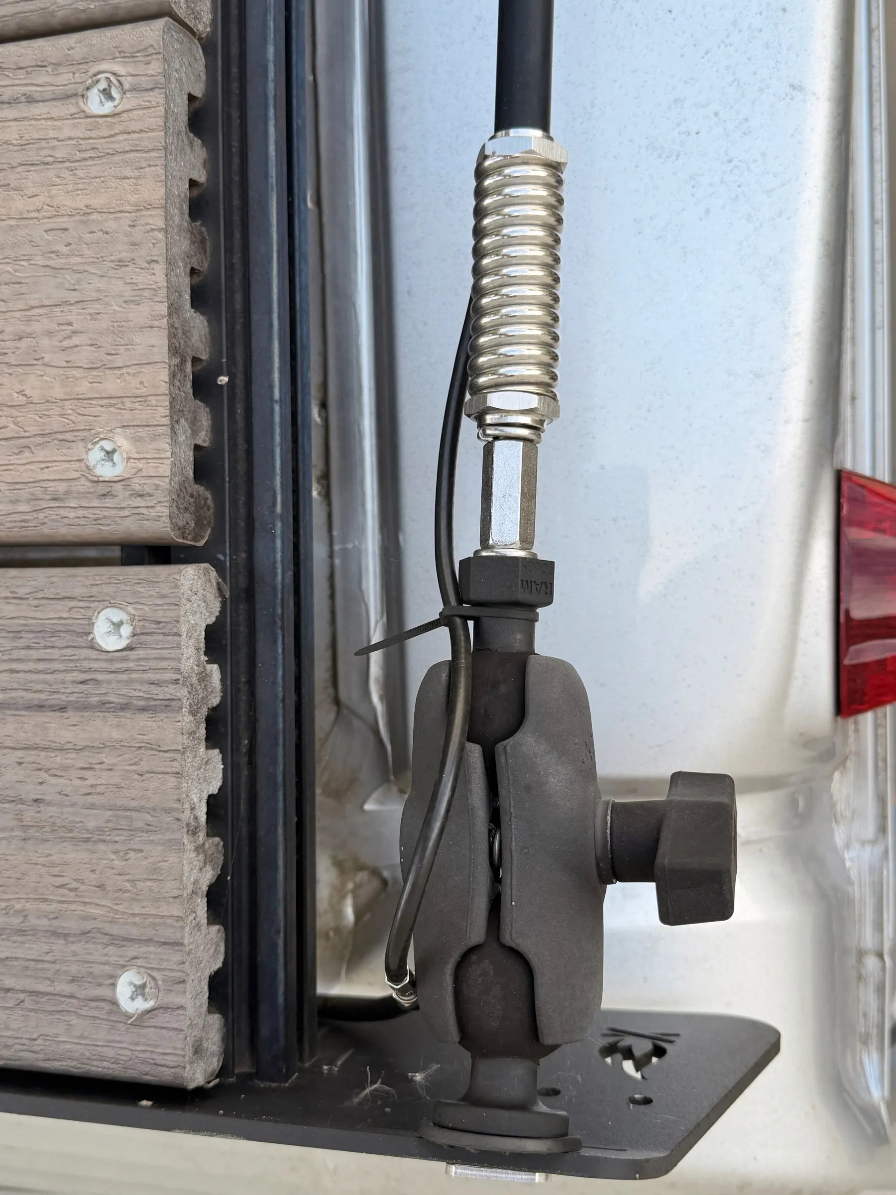 Spring-mounted whip antenna on a RAM ball mount attached to the roof rack bracket